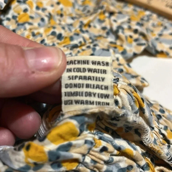 Sim and Sam floral v-neck, smocked waist, cropped, elbow sleeve blouse XL - Picture 9 of 10